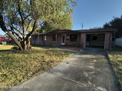 Unlock the potential of this 3-bedroom, 2-bathroom home nestled - photo 8