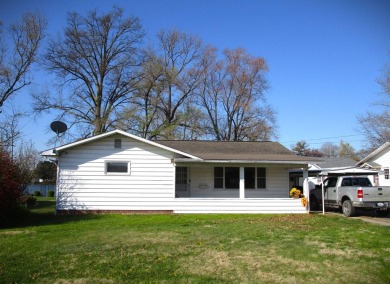 (private lake, pond, creek) Home For Sale in Carmi Illinois