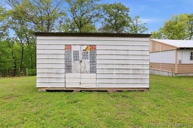 4 Beds | 2 Bath fixer upper in Stover, Mo! A fantastic chance to - photo 31