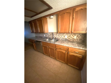 Unlock the potential of this amazing townhouse opportunity. A - photo 3