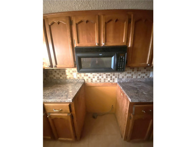 Unlock the potential of this amazing townhouse opportunity. A - photo 5