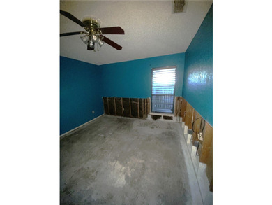 Unlock the potential of this amazing townhouse opportunity. A - photo 7