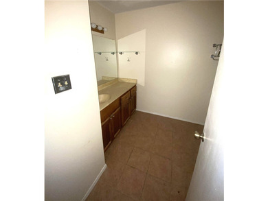 Unlock the potential of this amazing townhouse opportunity. A - photo 10