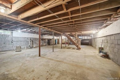458 N Magee Street welcomes you to a 6br/,2bth DUPLEX, 2 updated - photo 11
