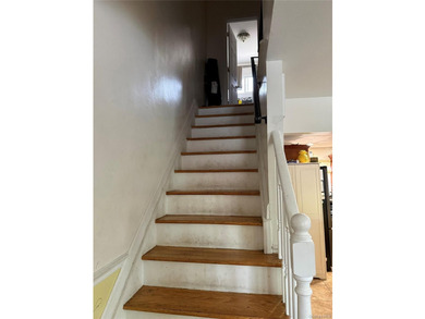 Welcome to this beautifully maintained one-dwelling home having - photo 12