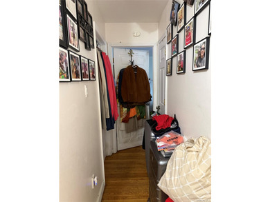 Welcome to this beautifully maintained one-dwelling home having - photo 15