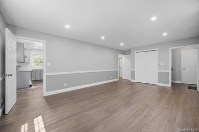 458 N Magee Street welcomes you to a 6br/,2bth DUPLEX, 2 updated - photo 16