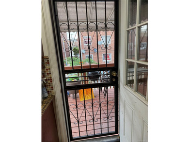 Welcome to this beautifully maintained one-dwelling home having - photo 20