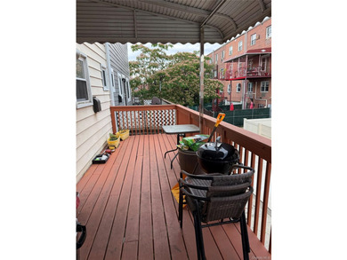 Welcome to this beautifully maintained one-dwelling home having - photo 21