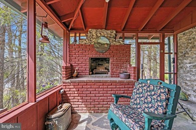 Two stone cottages. Two independent residences. One rare Pocono - photo 29
