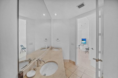 A light-filled residence perched high above one of South - photo 48