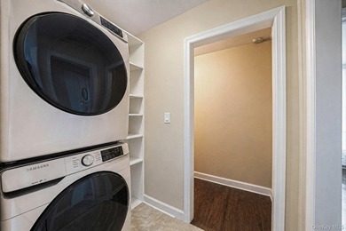 Welcome to this well-maintained three-bedroom, one-bathroom - photo 11