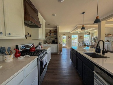 A private mountain escape with 2 homes! Set on 12 breathtaking - photo 12
