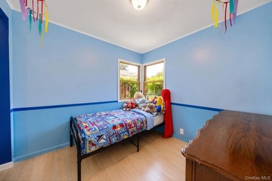 Welcome to this well-maintained three-bedroom, one-bathroom - photo 17