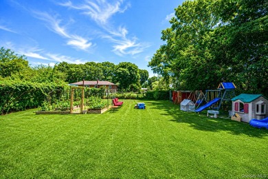 Welcome to this well-maintained three-bedroom, one-bathroom - photo 22