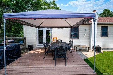 Welcome to this well-maintained three-bedroom, one-bathroom - photo 23