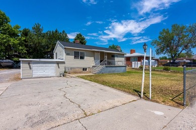Located directly across from Cascade Elementary, this East Orem - photo 3