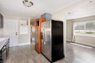 Located directly across from Cascade Elementary, this East Orem - photo 8