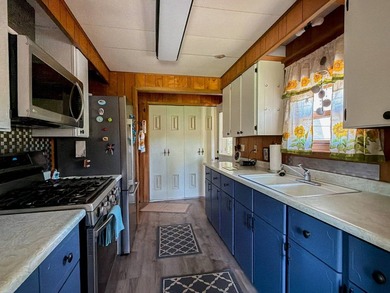 A private mountain escape with 2 homes! Set on 12 breathtaking - photo 42