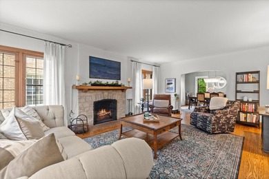 Welcome home to this beautifully updated Tudor in the heart of - photo 8