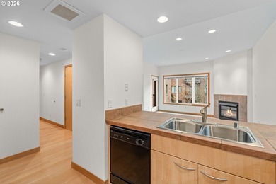 For easy and convenient living in downtown Vancouver, Washington - photo 9