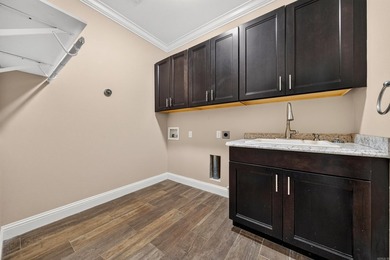 Got room to spread out? This all-brick, 1-level 4-bedroom - photo 16