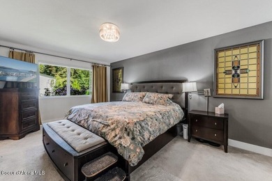 Beautifully updated & move-in ready, this spacious 4-bedroom - photo 16