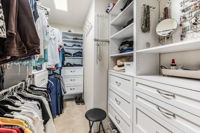 Beautifully updated & move-in ready, this spacious 4-bedroom - photo 18