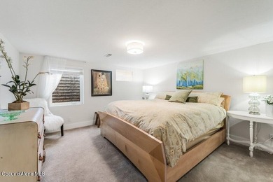 Beautifully updated & move-in ready, this spacious 4-bedroom - photo 30