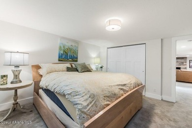 Beautifully updated & move-in ready, this spacious 4-bedroom - photo 31
