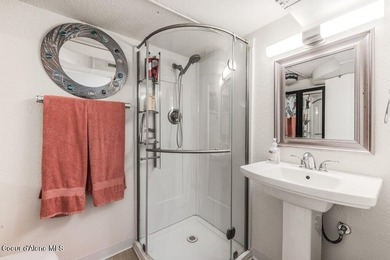 Beautifully updated & move-in ready, this spacious 4-bedroom - photo 32