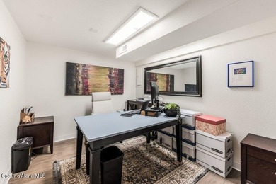 Beautifully updated & move-in ready, this spacious 4-bedroom - photo 33