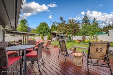 Beautifully updated & move-in ready, this spacious 4-bedroom - photo 44