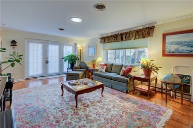 The lovely Pine Glen condo development is conveniently located - photo 15