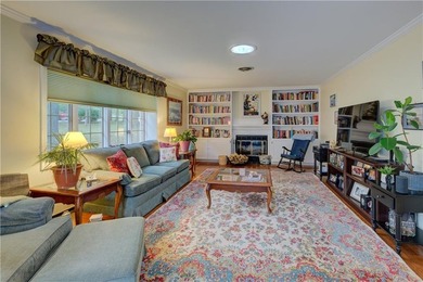 The lovely Pine Glen condo development is conveniently located - photo 16