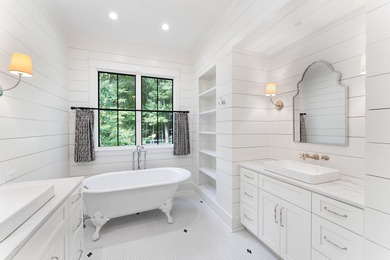 Welcome to your private sanctuary! This stunning estate resting - photo 21