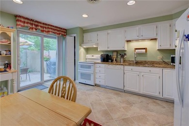The lovely Pine Glen condo development is conveniently located - photo 24