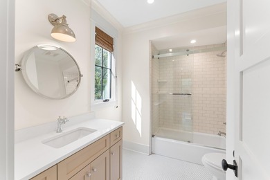 Welcome to your private sanctuary! This stunning estate resting - photo 29