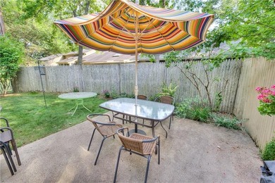 The lovely Pine Glen condo development is conveniently located - photo 29