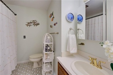 The lovely Pine Glen condo development is conveniently located - photo 36
