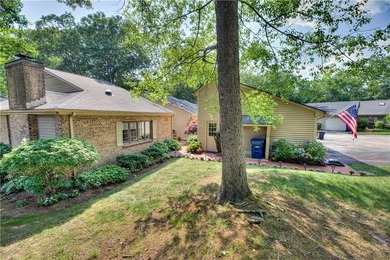 The lovely Pine Glen condo development is conveniently located - photo 42