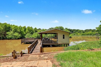 Charming 3 bedroom 2 bath home nestled on the banks of beautiful - photo 11