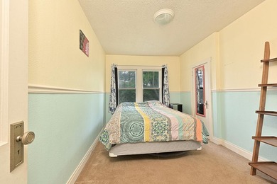 This is a very nice three-bedroom home with stainless steel - photo 12