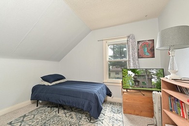 This is a very nice three-bedroom home with stainless steel - photo 13