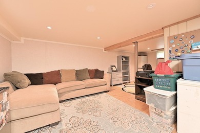 This is a very nice three-bedroom home with stainless steel - photo 14