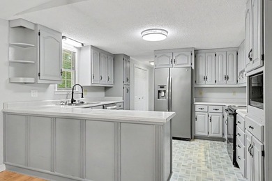Charming 3 bedroom 2 bath home nestled on the banks of beautiful - photo 15
