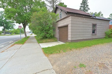 This is a very nice three-bedroom home with stainless steel - photo 15