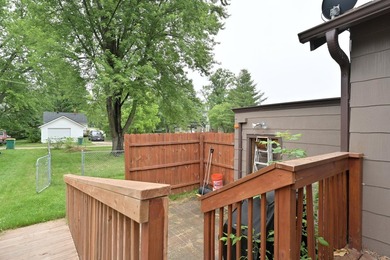 This is a very nice three-bedroom home with stainless steel - photo 16