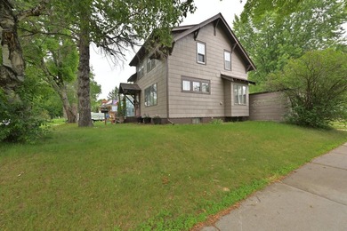 This is a very nice three-bedroom home with stainless steel - photo 17