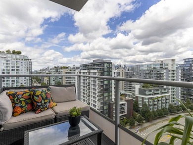 Perched on the coveted NW comer of the sub-penthouse level, this - photo 20